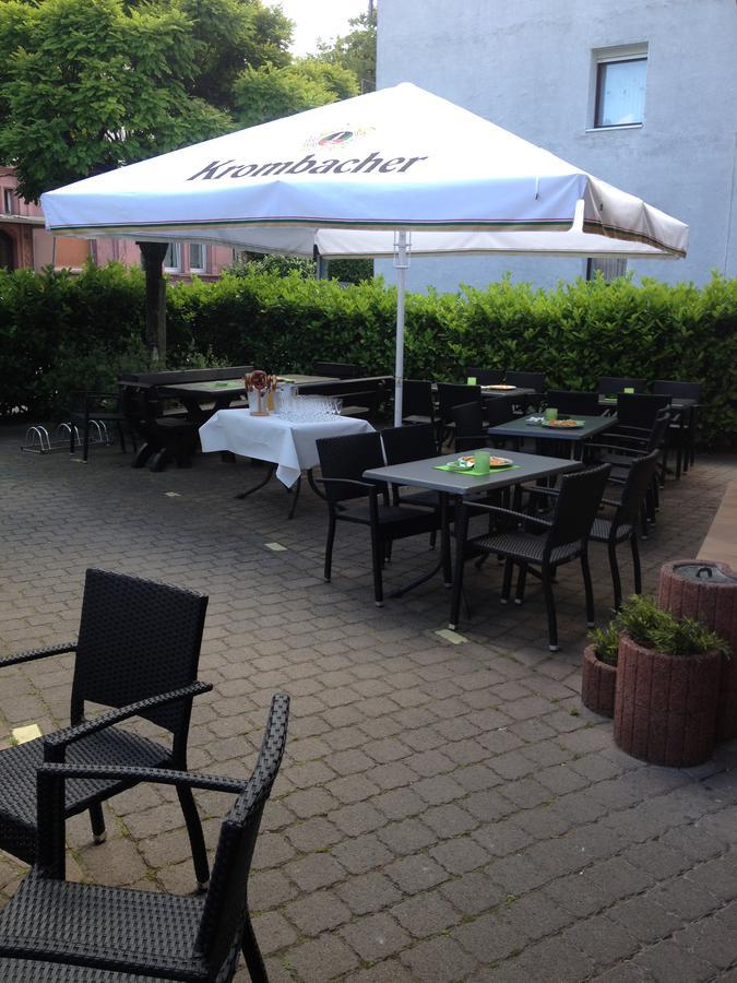 Hausener Dorfkrug Hotel Fráncfort del Meno Exterior foto